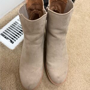 Universal Thread Cream Ankle Booties